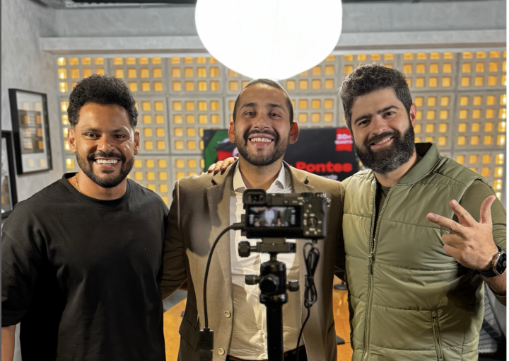 Elias Santana, Júlio Pontes e Fernando Mesquita no Simplesmente Podcast