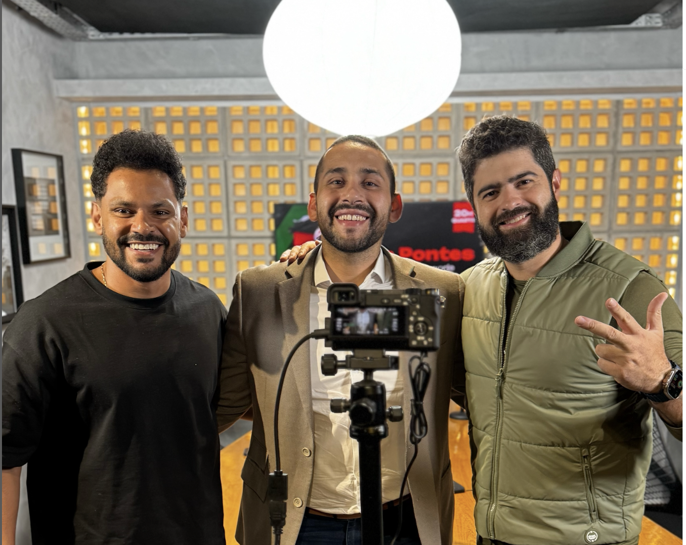 Elias Santana, Júlio Pontes e Fernando Mesquita no Simplesmente Podcast